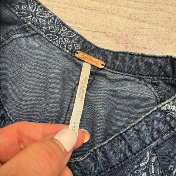 Free People Indigo Daze Jumpsuit Denim Paisley Blue Size Large - Picture 9 of 9